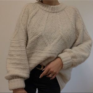 OVERSIZED BALOON SLEEVE SWEATER